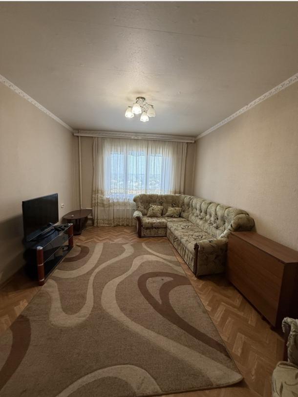Квартира, 3-кімн., Харьков, Песочин, Квартальная