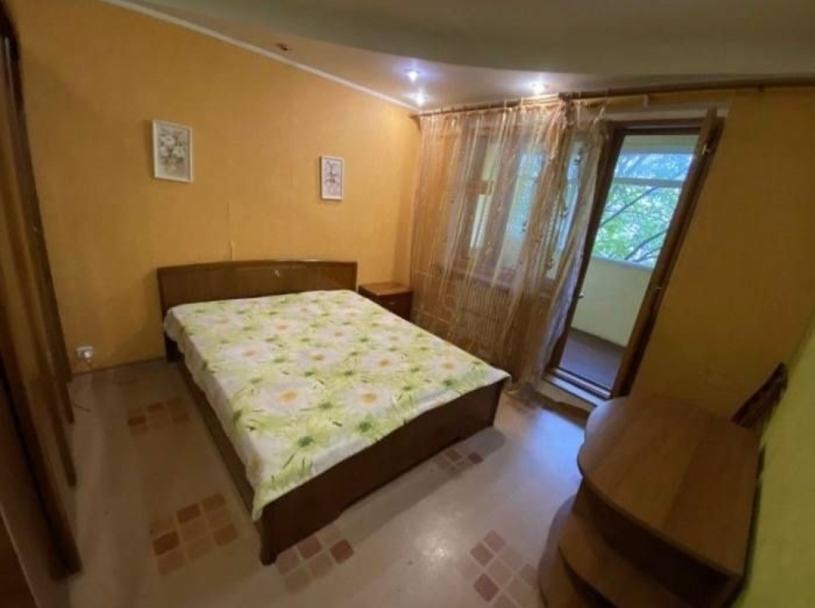 Квартира, 3-кімн., Харьков, Песочин, Квартальный пер.