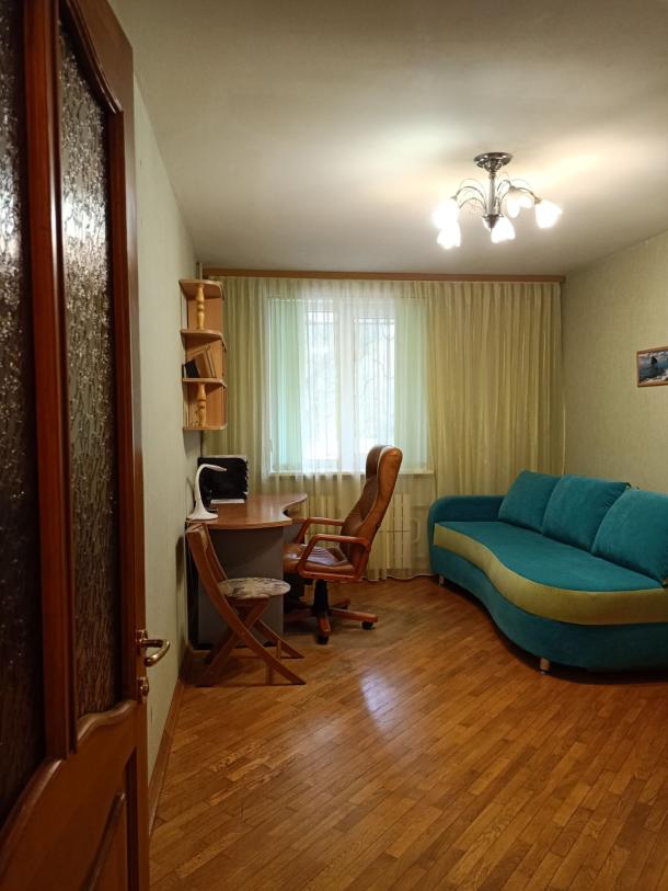 Квартира, 3-кімн., Харьков, Гагарина метро , Аэрокосмический просп. (Гагарина проспект)
