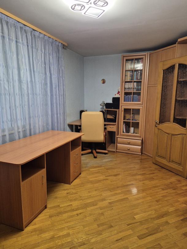 Квартира, 3-кімн., Харьков, Гагарина метро , Аэрокосмический просп. (Гагарина проспект)