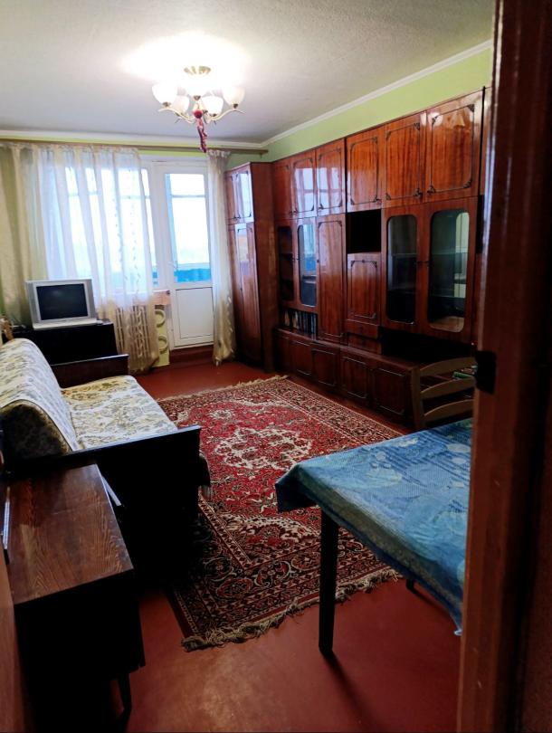 Квартира, 3-кімн., Харьков, Рогань жилмассив, Луи Пастера