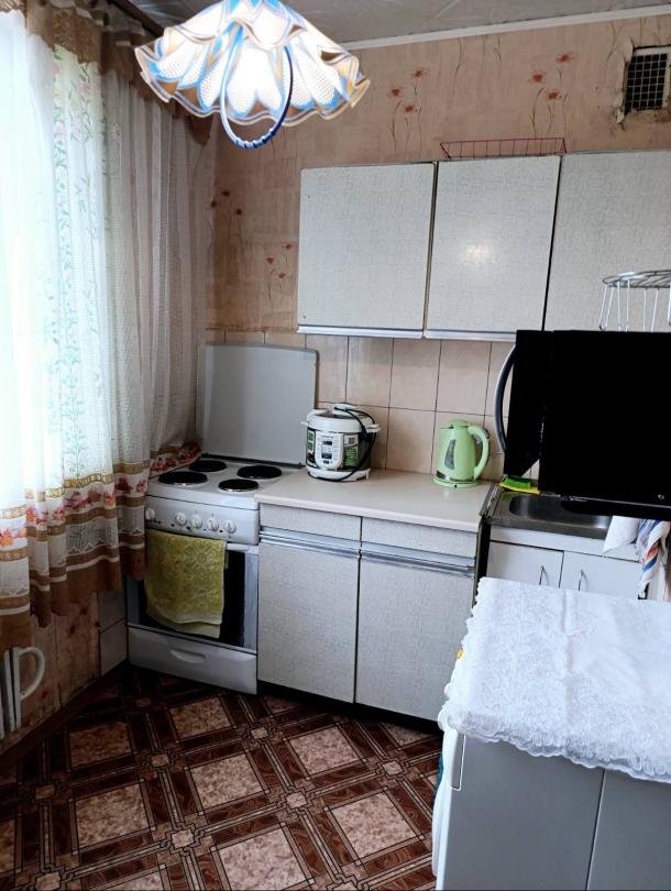 Квартира, 3-кімн., Харьков, Рогань жилмассив, Луи Пастера