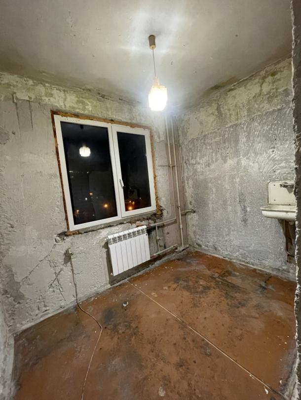 Квартира, 4-кімн., Харьков, 522м/р, Непокоренных (Героев Труда)