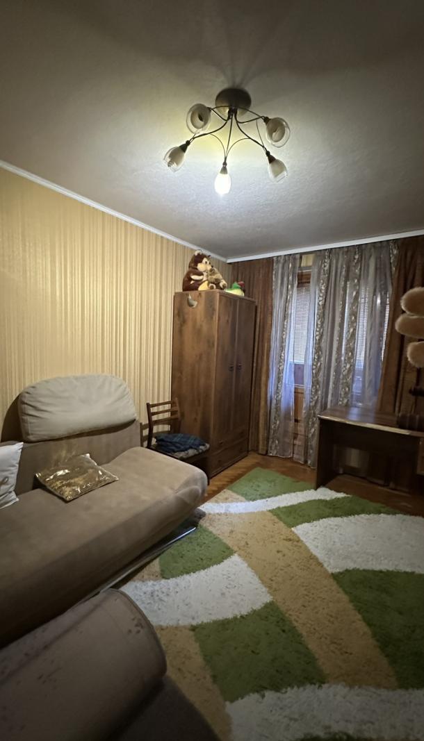 Квартира, 3-кімн., Харьков, 533м/р, Непокоренных (Героев Труда)