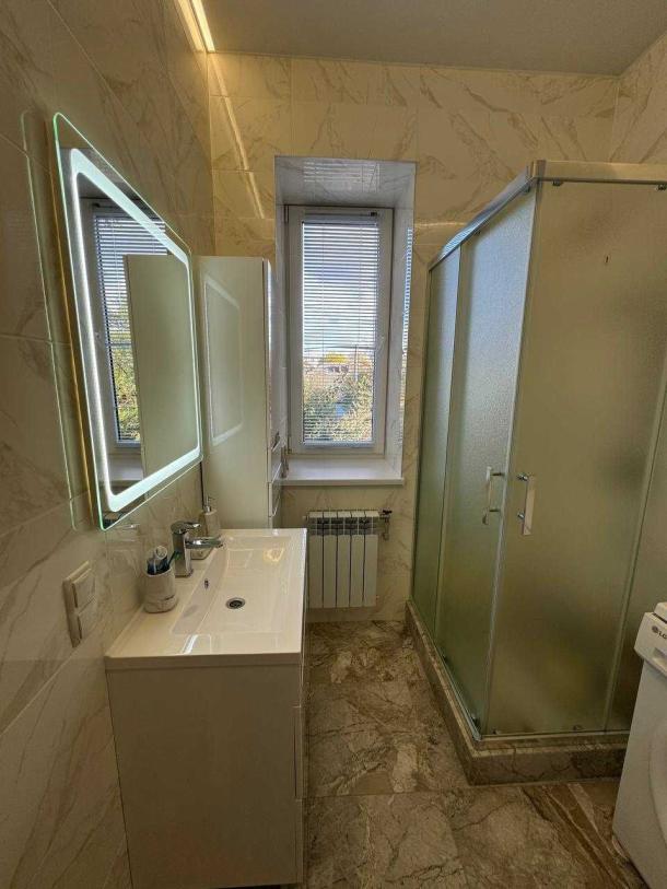 Квартира, 3-кімн., Чугуев, Чугуевский район