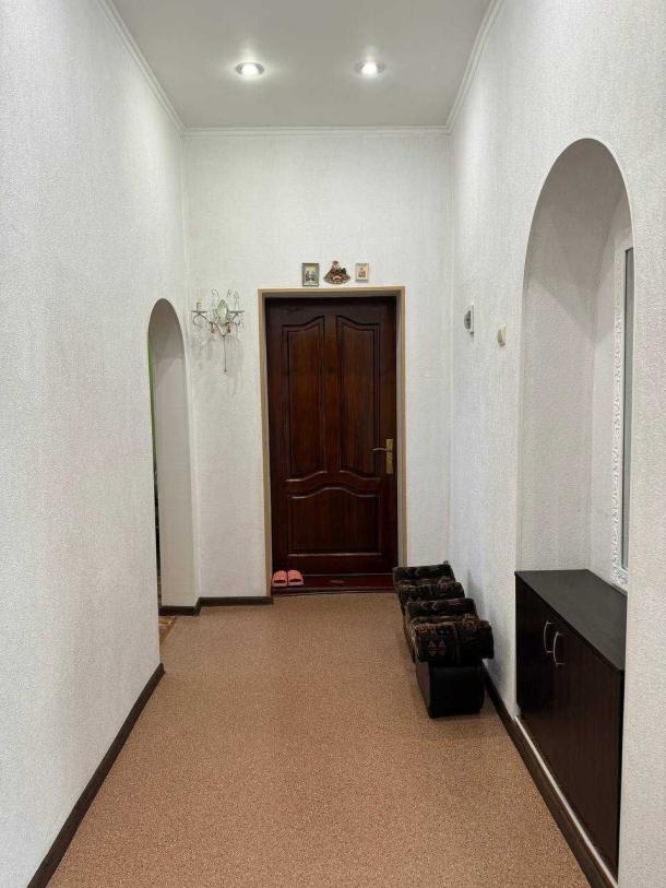 Квартира, 3-кімн., Чугуев, Чугуевский район