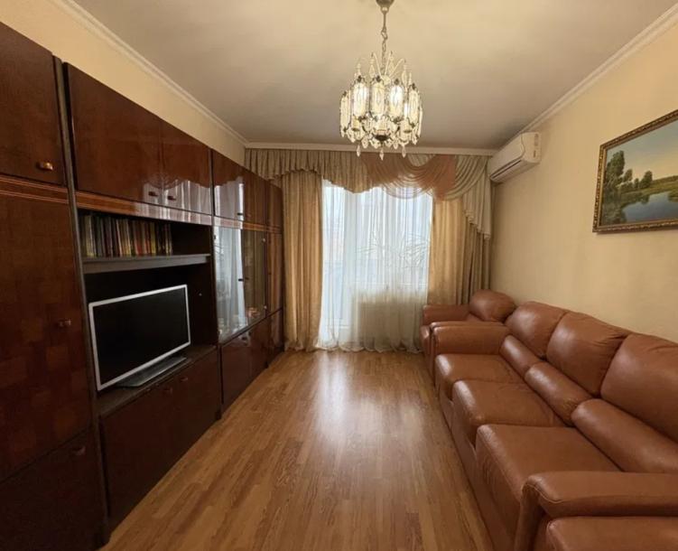Квартира, 3-кімн., Харьков, Холодная Гора, Волонтерская (Социалистическая)