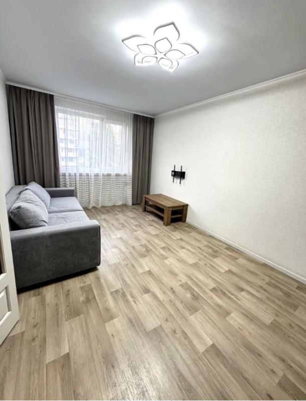 Квартира, 3-кімн., Харьков, 5 Северная Салтовка, Метростроителей