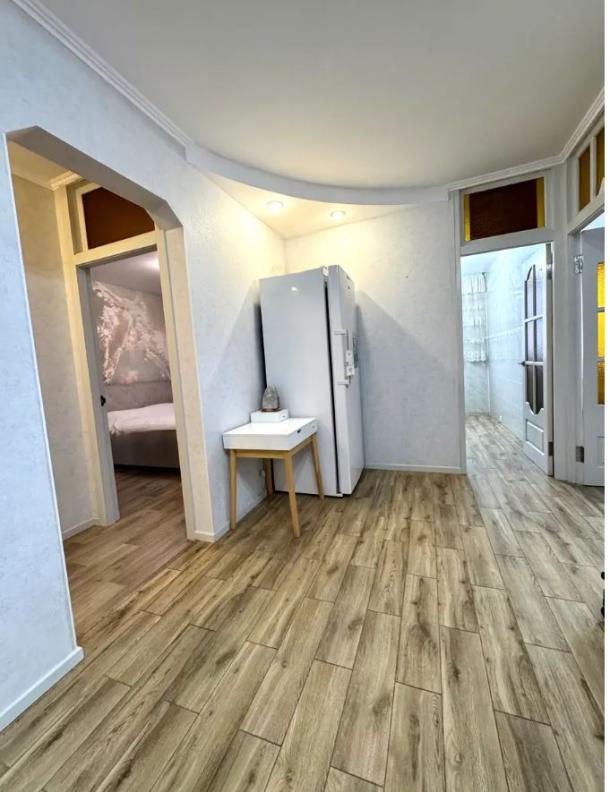 Квартира, 3-кімн., Харьков, 5 Северная Салтовка, Метростроителей
