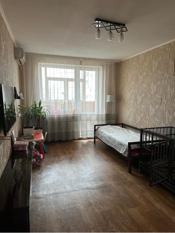 Квартира, 3-кімн., Харьков, 522м/р, Академика Павлова