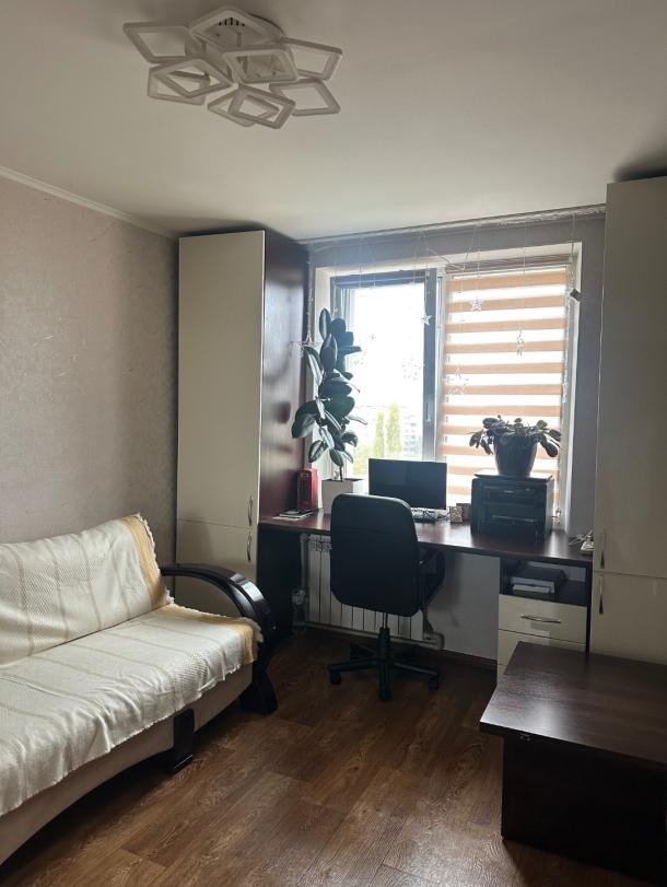 Квартира, 3-кімн., Харьков, 522м/р, Академика Павлова