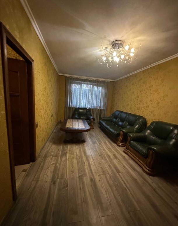 Квартира, 3-кімн., Харьков, Гагарина метро , Чугуевская (Матросова)