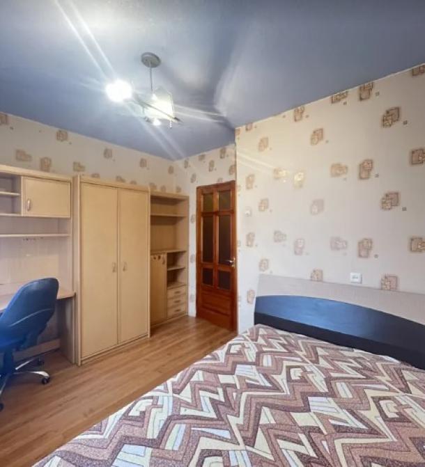 Квартира, 3-кімн., Харьков, Гагарина метро , Аэрокосмический просп. (Гагарина проспект)