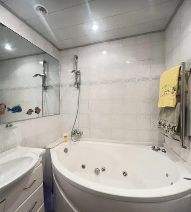 Квартира, 3-кімн., Харьков, Гагарина метро , Аэрокосмический просп. (Гагарина проспект)