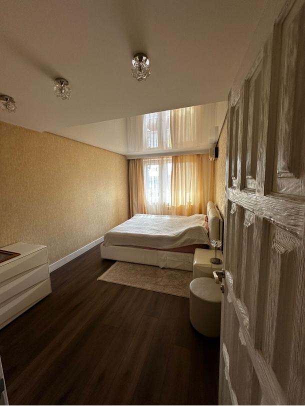 Квартира, 3-кімн., Харьков, Алексеевка, Людвига Свободы пр.