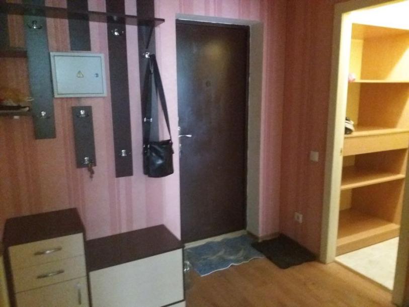 Квартира, 1-кімн., Харьков, Рогань жилмассив, Зубарева