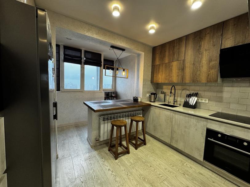 Квартира, 4-кімн., Харьков, Павлово Поле, Станислава Парталы (Балакирева)