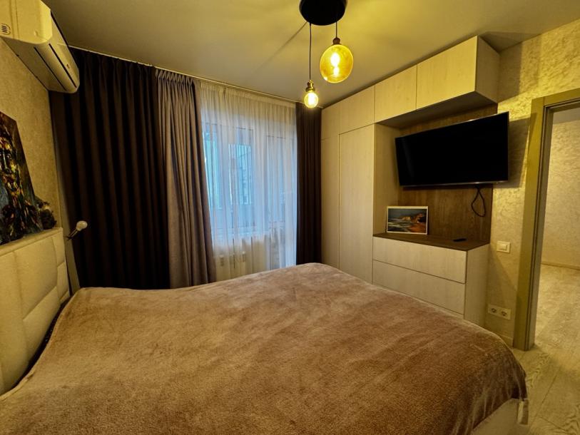 Квартира, 4-кімн., Харьков, Павлово Поле, Станислава Парталы (Балакирева)