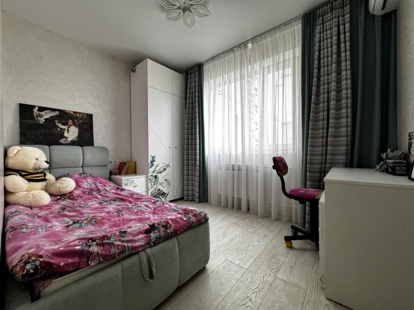 Квартира, 4-кімн., Харьков, Павлово Поле, Станислава Парталы (Балакирева)