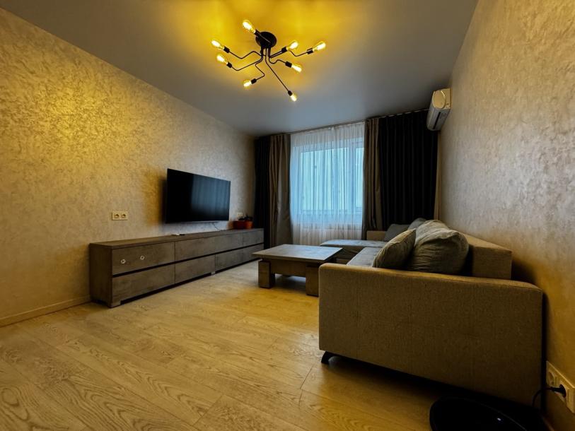 Квартира, 4-кімн., Харьков, Павлово Поле, Станислава Парталы (Балакирева)