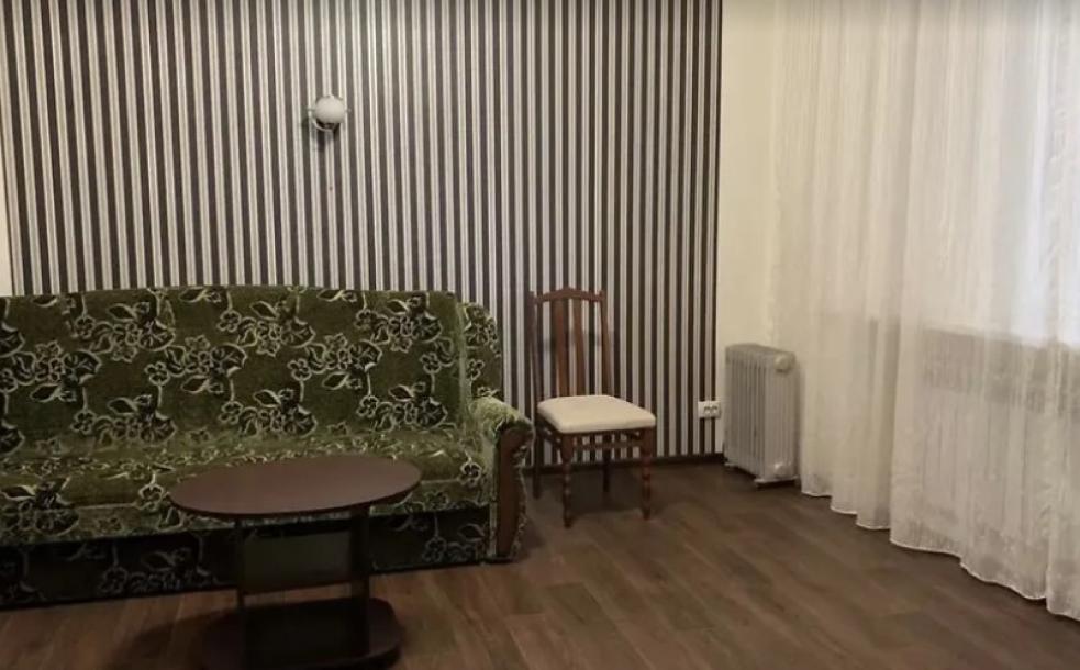 Гостинка, Харьков, Спортивная метро, Добровольцев (Молодой Гвардии)