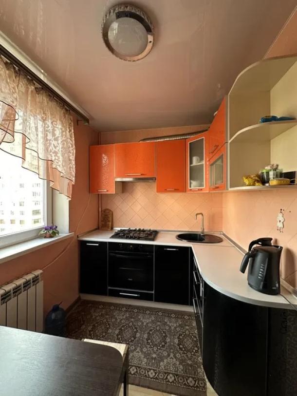 Квартира, 3-кімн., Харьков, Рогань жилмассив, Роганская