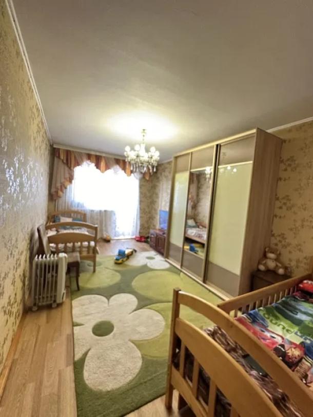 Квартира, 3-кімн., Харьков, Рогань жилмассив, Роганская