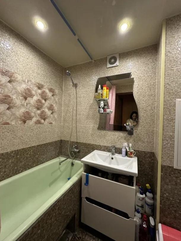 Квартира, 3-кімн., Харьков, Рогань жилмассив, Роганская