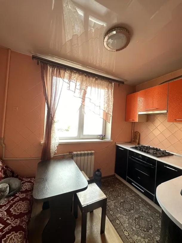 Квартира, 3-кімн., Харьков, Рогань жилмассив, Роганская