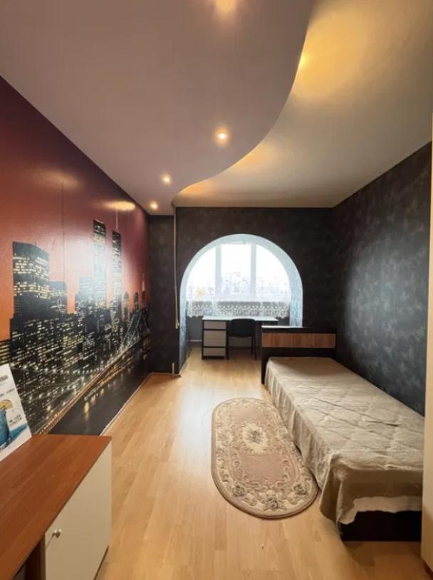 Квартира, 3-кімн., Харьков, Спортивная метро, Георгия Тарасенко (Плехановская)