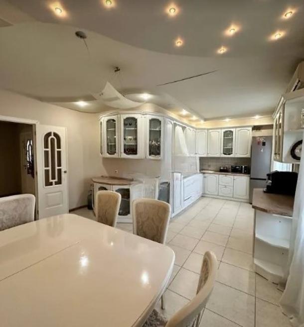 Квартира, 3-кімн., Харьков, Сосновая горка, Космическая