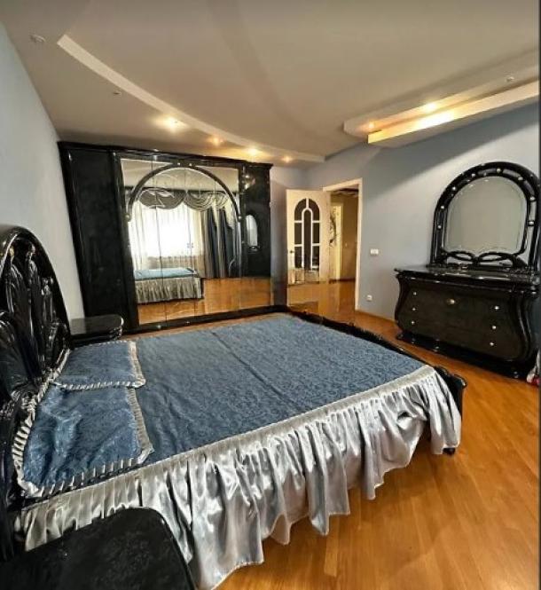 Квартира, 3-кімн., Харьков, Сосновая горка, Космическая