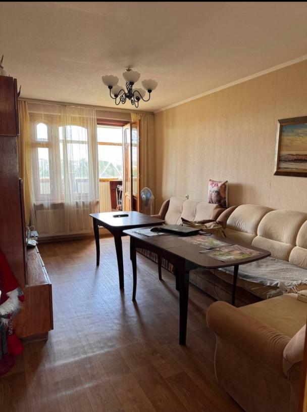 Квартира, 3-кімн., Харьков, Гагарина метро , Аэрокосмический просп. (Гагарина проспект)