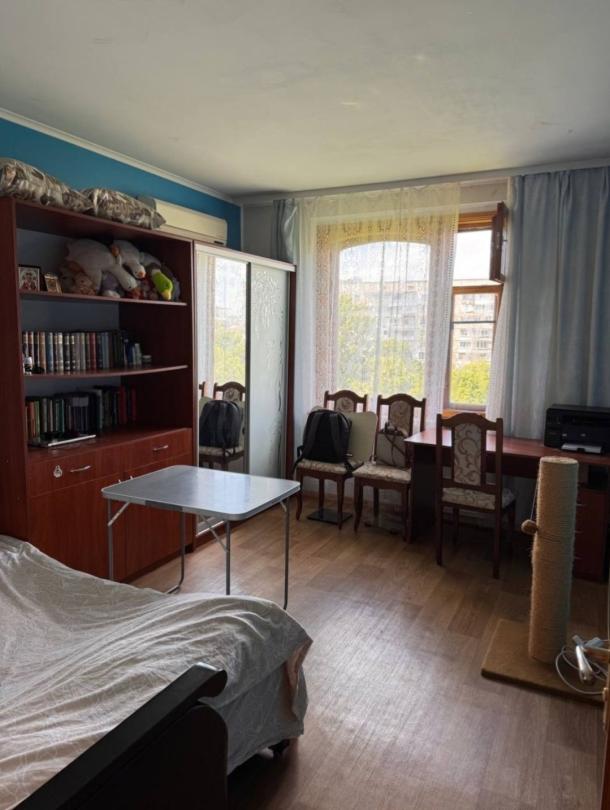 Квартира, 3-кімн., Харьков, Гагарина метро , Аэрокосмический просп. (Гагарина проспект)