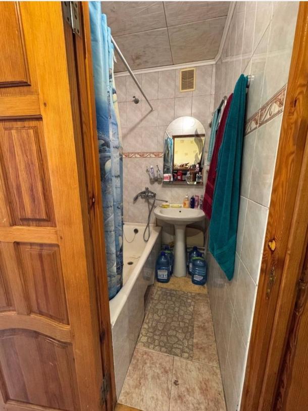 Квартира, 3-кімн., Харьков, Гагарина метро , Аэрокосмический просп. (Гагарина проспект)