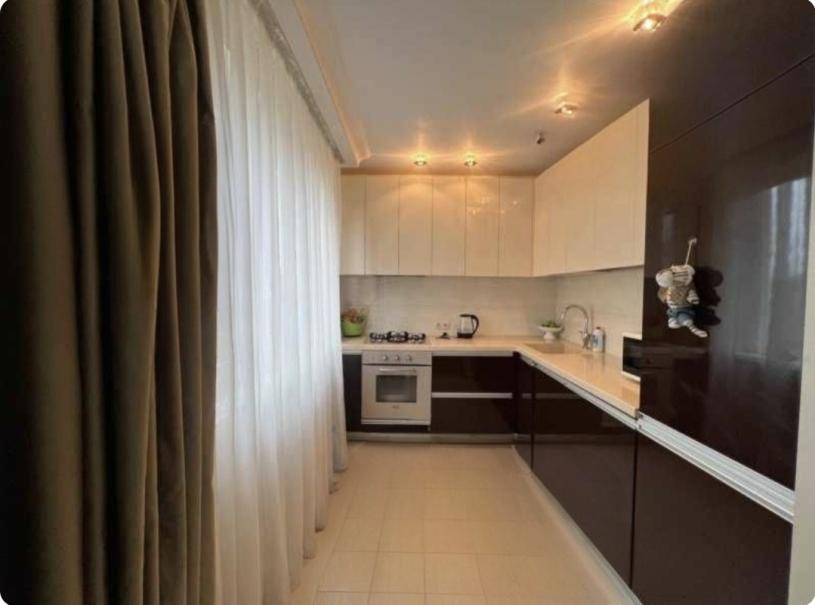 Квартира, 3-кімн., Харьков, Одесская, Морозова