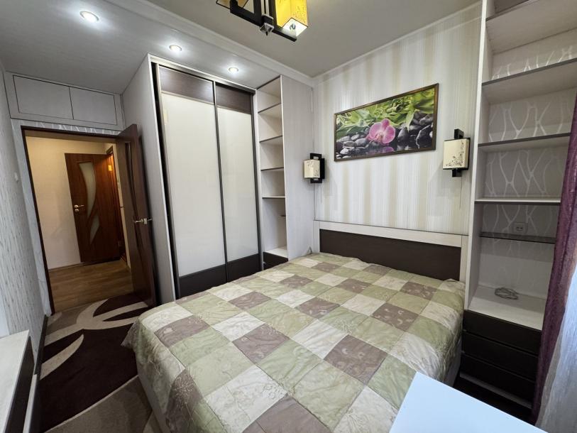 Квартира, 3-кімн., Харьков, Рогань жилмассив, 92-й бригады (Грицевца)