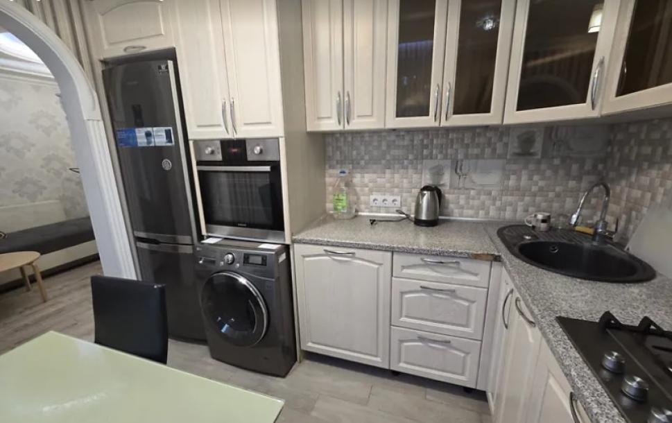 Квартира, 3-кімн., Харьков, 520м/р, Академика Павлова