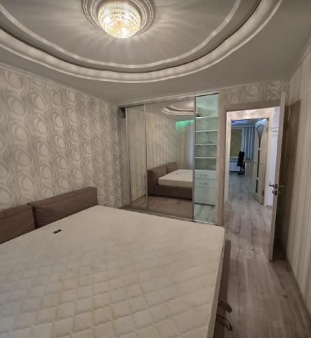 Квартира, 3-кімн., Харьков, 520м/р, Академика Павлова