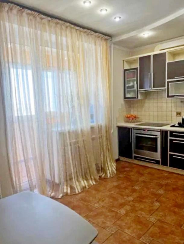 Квартира, 3-кімн., Харьков, Завод Малышева метро, Героев Харькова пр-т