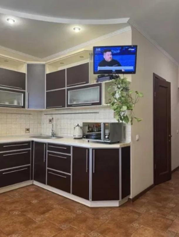 Квартира, 3-кімн., Харьков, Завод Малышева метро, Героев Харькова пр-т