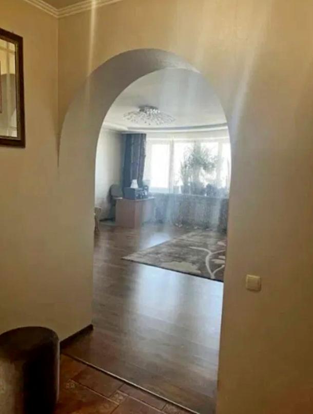 Квартира, 3-кімн., Харьков, Завод Малышева метро, Героев Харькова пр-т