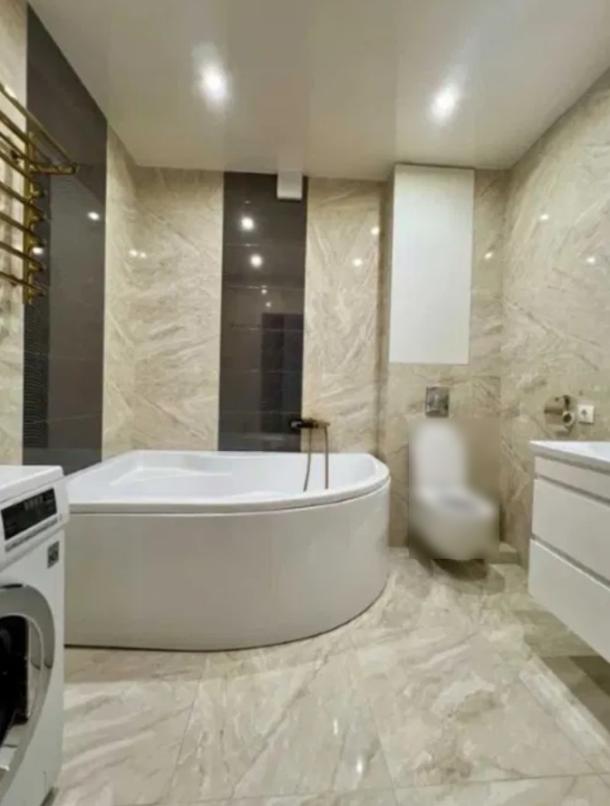 Квартира, 3-кімн., Харьков, Завод Малышева метро, Героев Харькова пр-т