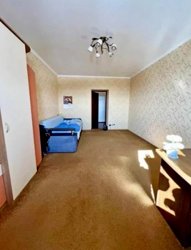 Квартира, 3-кімн., Харьков, Завод Малышева метро, Героев Харькова пр-т