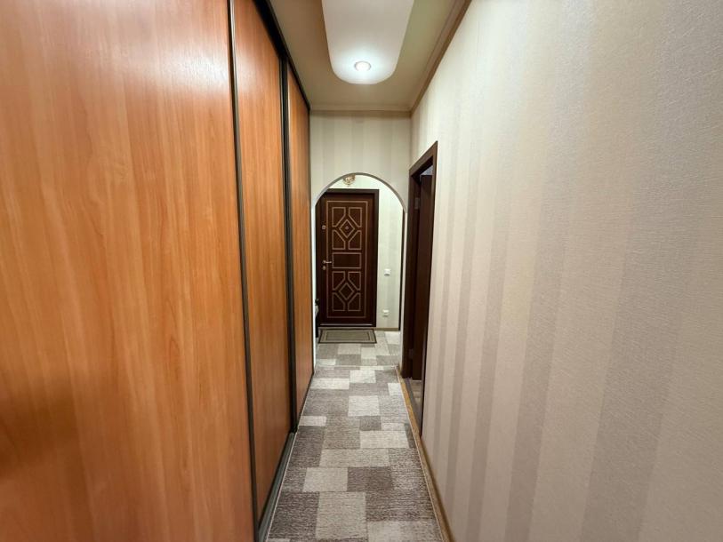 Квартира, 4-кімн., Харьков, 605м/р, Тракторостроителей просп.