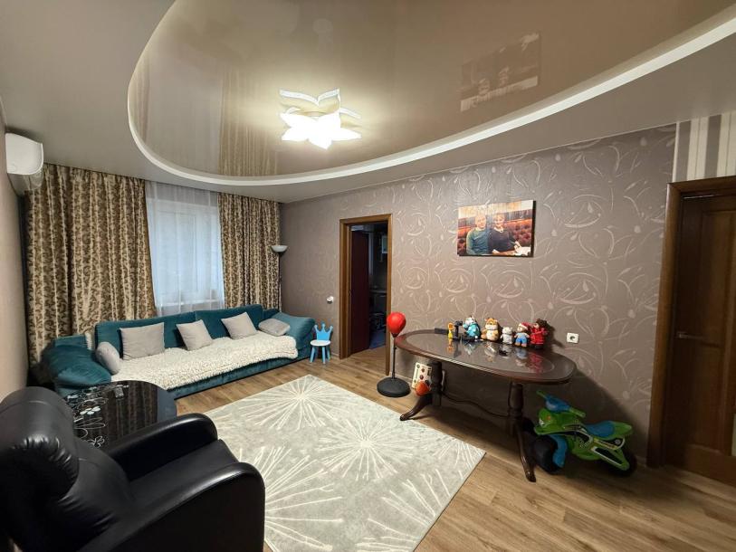 Квартира, 4-кімн., Харьков, 605м/р, Тракторостроителей просп.