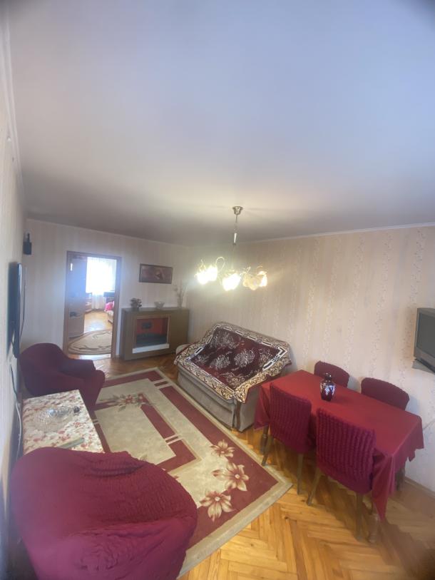 Квартира, 2-кімн., Харьков, 604м/р, Тракторостроителей просп.