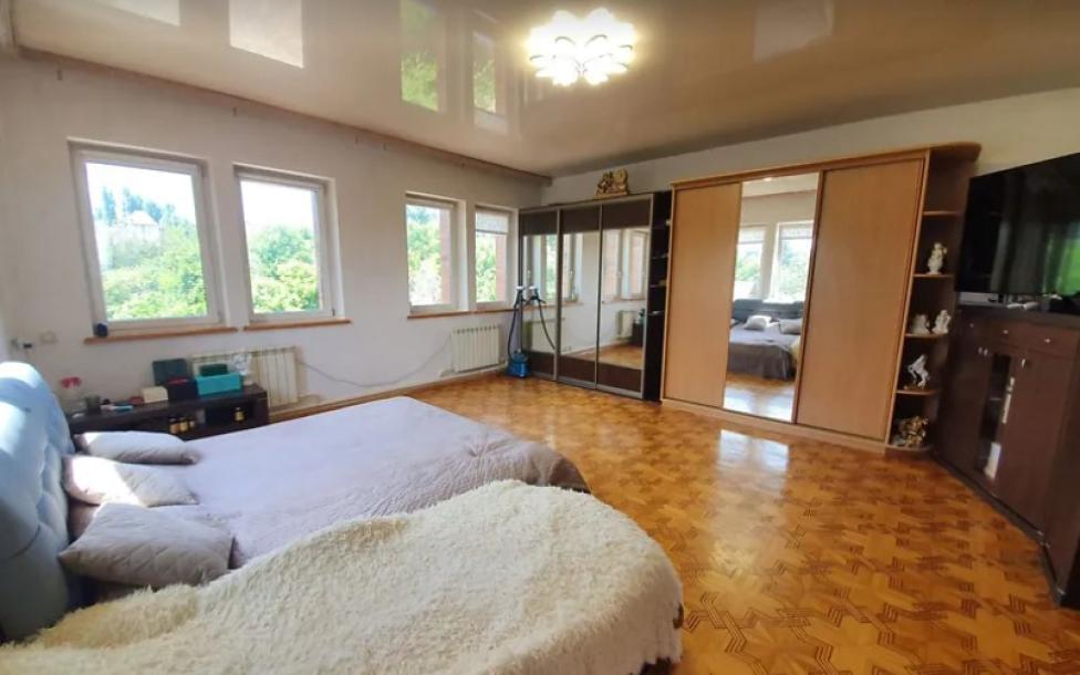 Дом, 5-кімн., Харьков, Центр