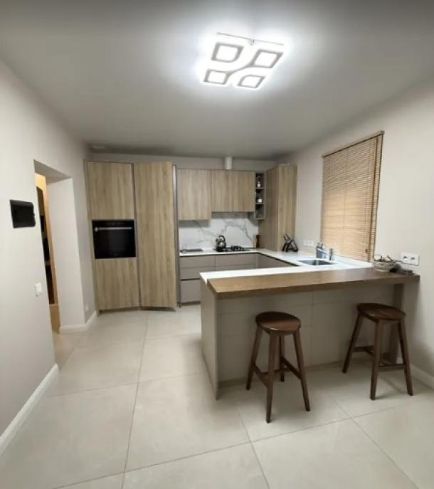 Дом, 4-кімн., Харьков, Алексеевка