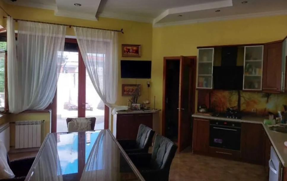 Дом, 4-кімн., Харьков, Залютино